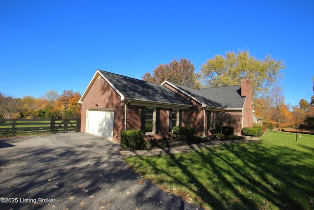 2628 Cedar Point Rd, La Grange, KY 40031