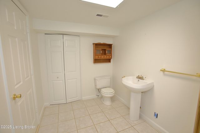 2628 Cedar Point Rd, La Grange, KY 40031