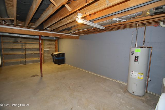 2628 Cedar Point Rd, La Grange, KY 40031