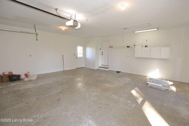 2628 Cedar Point Rd, La Grange, KY 40031