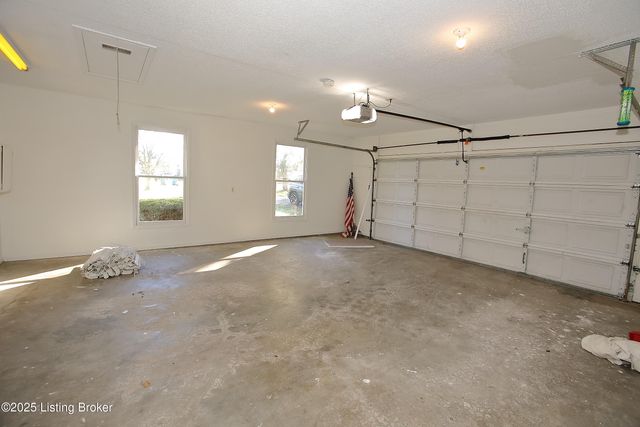 2628 Cedar Point Rd, La Grange, KY 40031