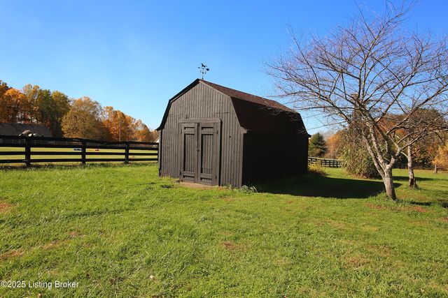 2628 Cedar Point Rd, La Grange, KY 40031