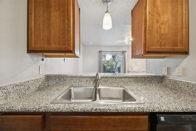 1503 N Garrett Avenue 111, Dallas, TX 75206