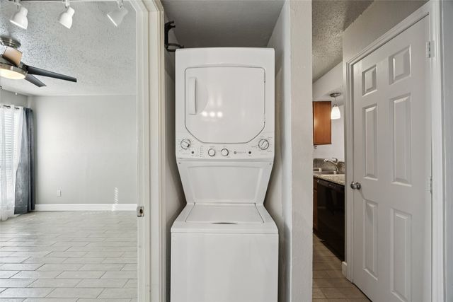 1503 N Garrett Avenue 111, Dallas, TX 75206