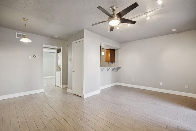 1503 N Garrett Avenue 111, Dallas, TX 75206