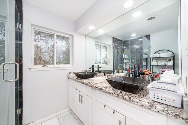 5347 Rutherglenn Drive, Houston, TX 77096