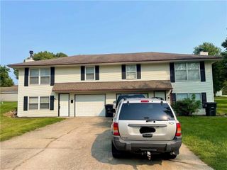 111 & 113 Spring Court, Belton, MO 64012