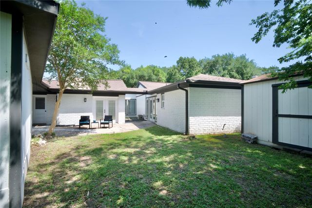 13529 Woodchester Drive, Sugar Land, TX 77498