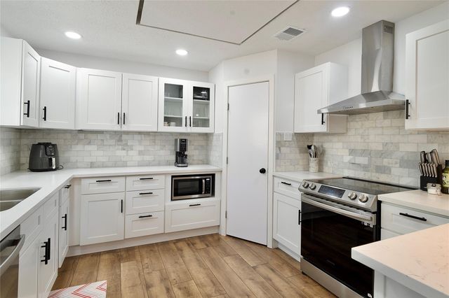 13529 Woodchester Drive, Sugar Land, TX 77498