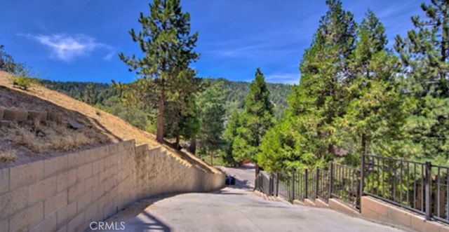805 Berne Drive, Crestline, CA 92325