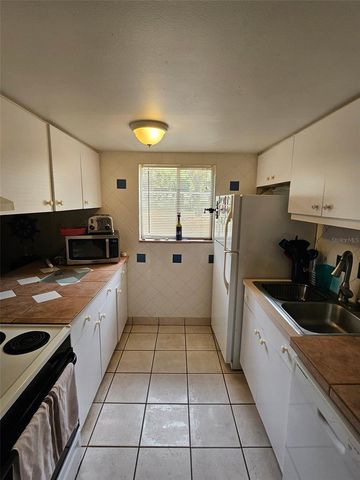2613 PINE LAKE TER B, Sarasota, FL 34237