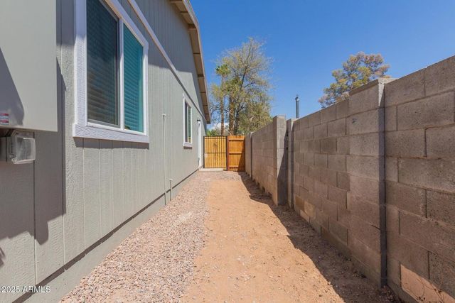 656 S 97TH Place B, Mesa, AZ 85208