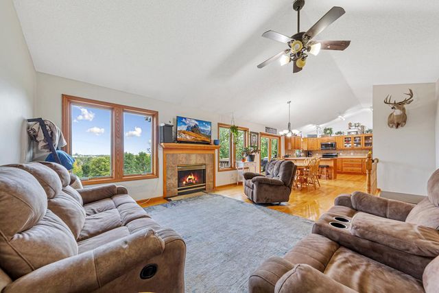 412 Singing Hills Drive SE, Lonsdale, MN 55046