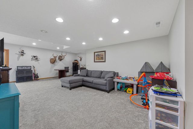 412 Singing Hills Drive SE, Lonsdale, MN 55046