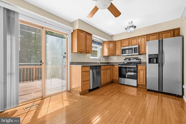 15203 VALLEY STREAM DR, Woodbridge, VA 22191