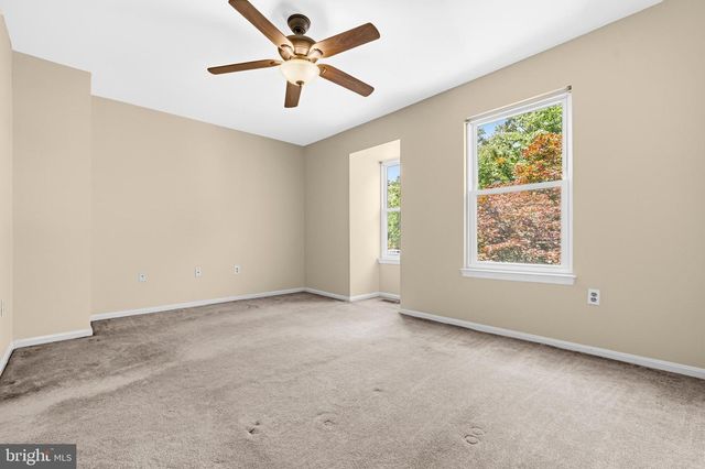 15203 VALLEY STREAM DR, Woodbridge, VA 22191