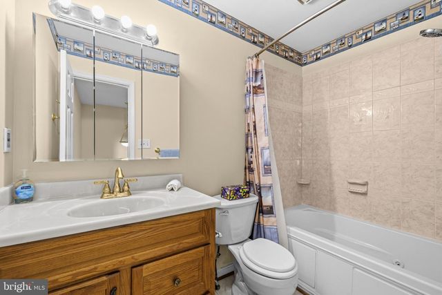 15203 VALLEY STREAM DR, Woodbridge, VA 22191