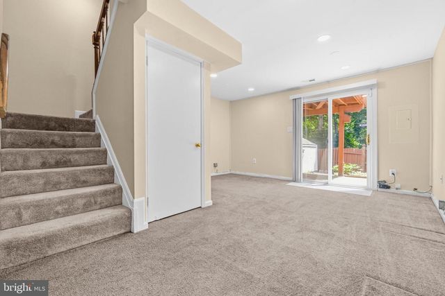 15203 VALLEY STREAM DR, Woodbridge, VA 22191