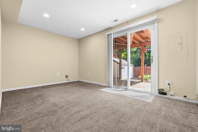 15203 VALLEY STREAM DR, Woodbridge, VA 22191