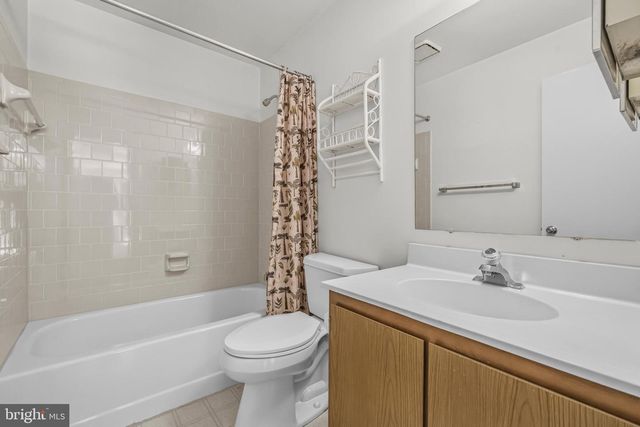 15203 VALLEY STREAM DR, Woodbridge, VA 22191