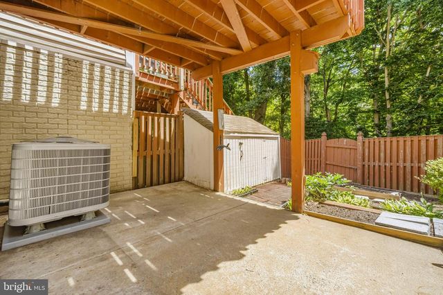 15203 VALLEY STREAM DR, Woodbridge, VA 22191