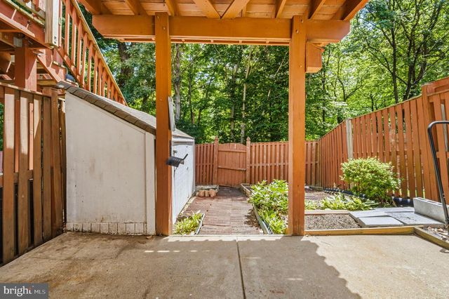 15203 VALLEY STREAM DR, Woodbridge, VA 22191