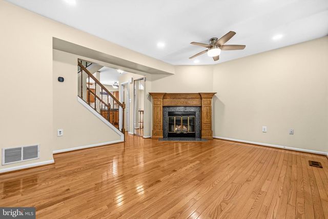 15203 VALLEY STREAM DR, Woodbridge, VA 22191