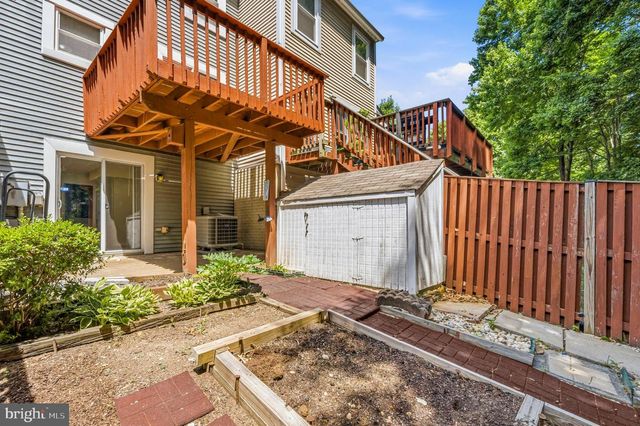 15203 VALLEY STREAM DR, Woodbridge, VA 22191