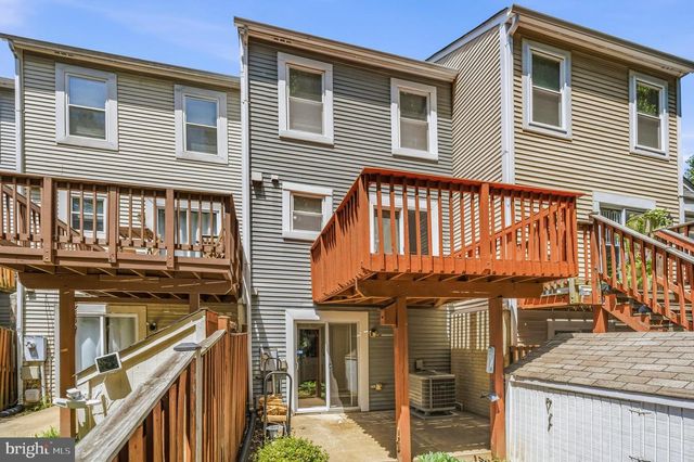 15203 VALLEY STREAM DR, Woodbridge, VA 22191