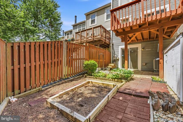 15203 VALLEY STREAM DR, Woodbridge, VA 22191