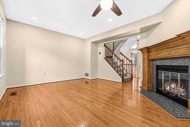 15203 VALLEY STREAM DR, Woodbridge, VA 22191