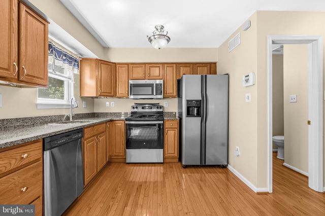 15203 VALLEY STREAM DR, Woodbridge, VA 22191