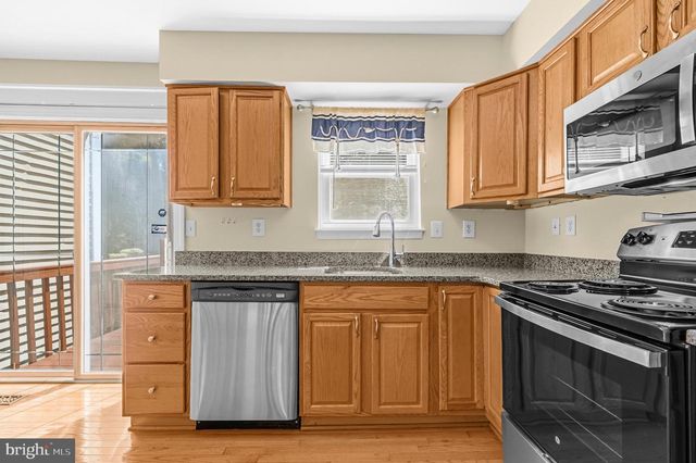 15203 VALLEY STREAM DR, Woodbridge, VA 22191