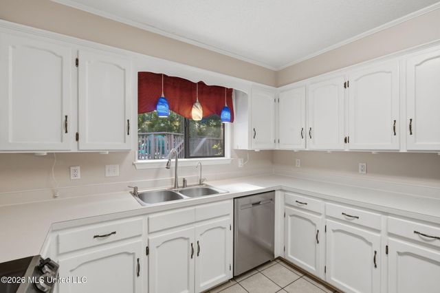 122 Booth Circle, Ocean Springs, MS 39564