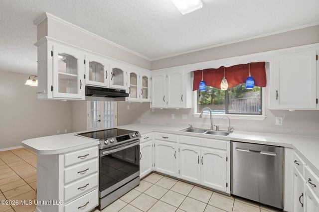 122 Booth Circle, Ocean Springs, MS 39564