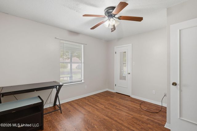 122 Booth Circle, Ocean Springs, MS 39564