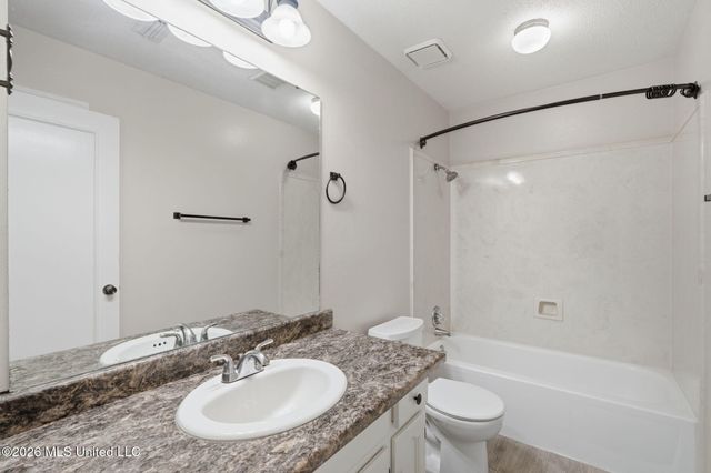 122 Booth Circle, Ocean Springs, MS 39564