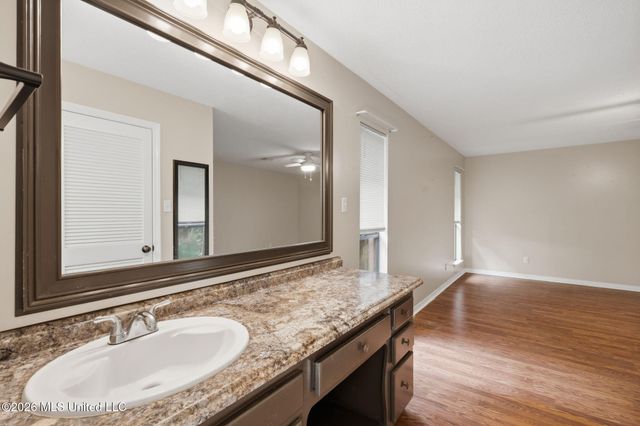 122 Booth Circle, Ocean Springs, MS 39564