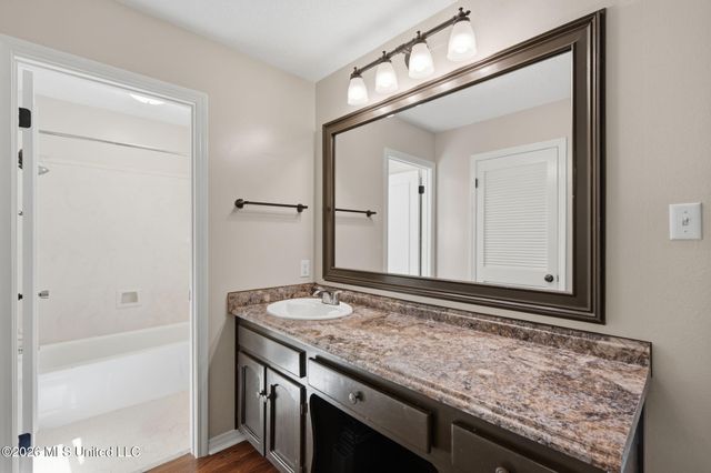 122 Booth Circle, Ocean Springs, MS 39564
