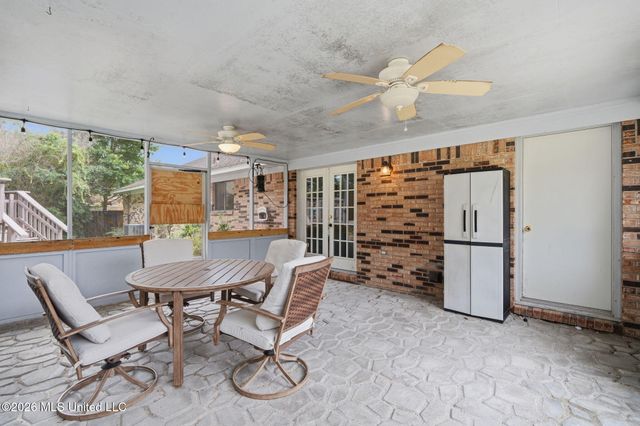 122 Booth Circle, Ocean Springs, MS 39564