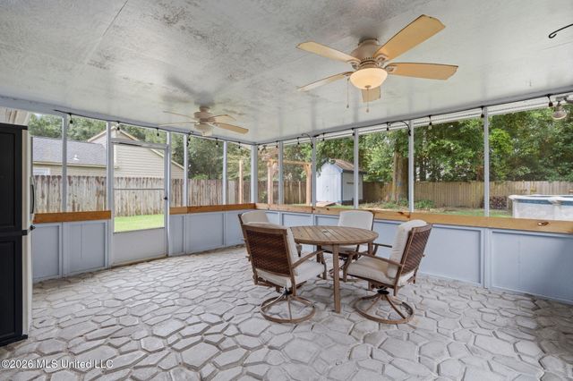 122 Booth Circle, Ocean Springs, MS 39564