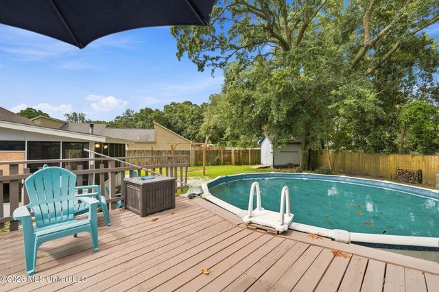 122 Booth Circle, Ocean Springs, MS 39564