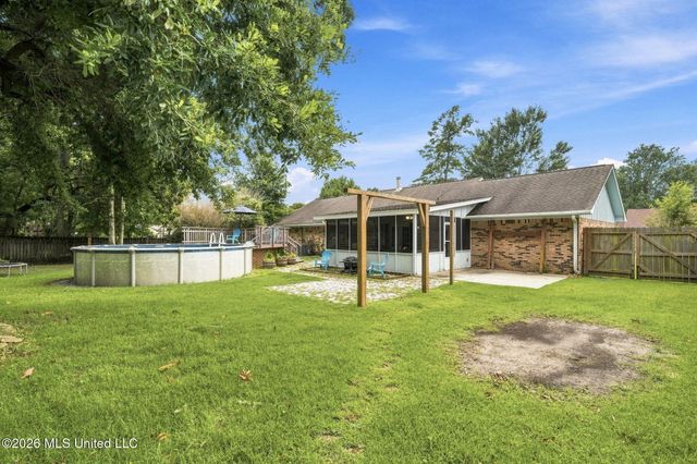 122 Booth Circle, Ocean Springs, MS 39564