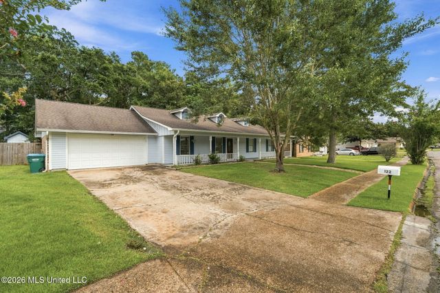 122 Booth Circle, Ocean Springs, MS 39564