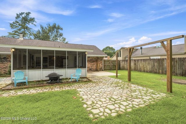 122 Booth Circle, Ocean Springs, MS 39564