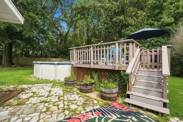 122 Booth Circle, Ocean Springs, MS 39564