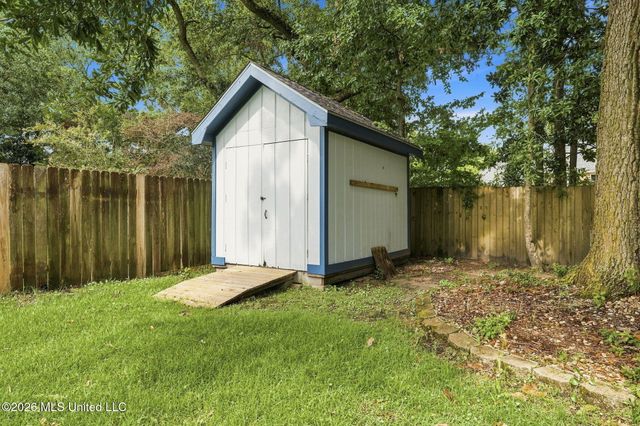 122 Booth Circle, Ocean Springs, MS 39564