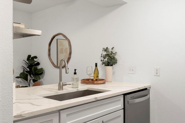 2020 S Congress Ave 2114, Austin, TX 78704