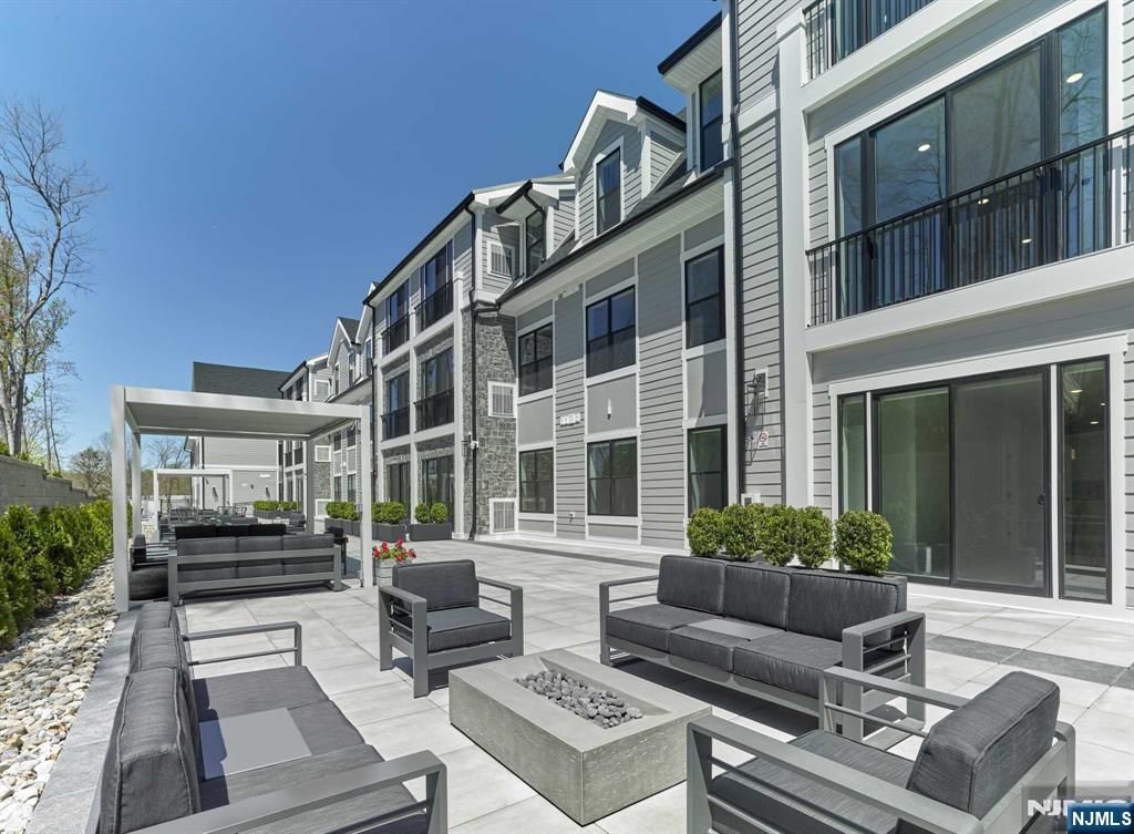 8 Tice Road 318, Franklin Lakes, NJ 07417