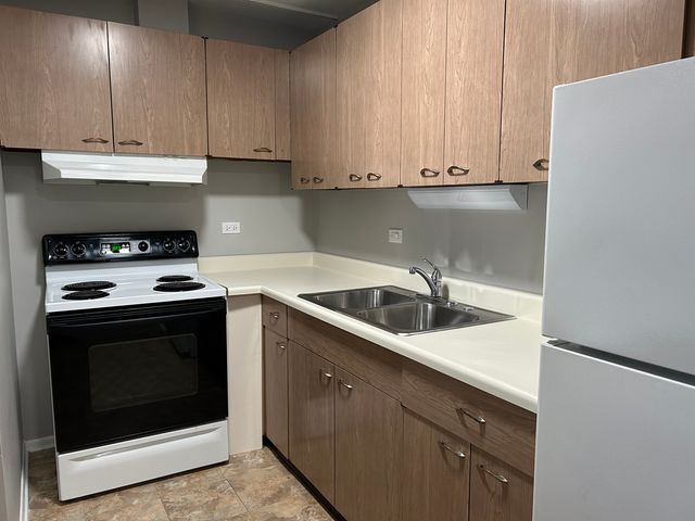 101 Eastern Avenue 7, Clarendon Hills, IL 60514